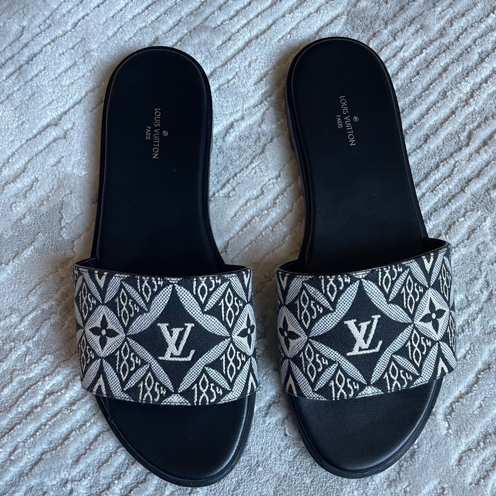 Louis Vuitton Black, grey and White Slide sandals with printed Pattern
